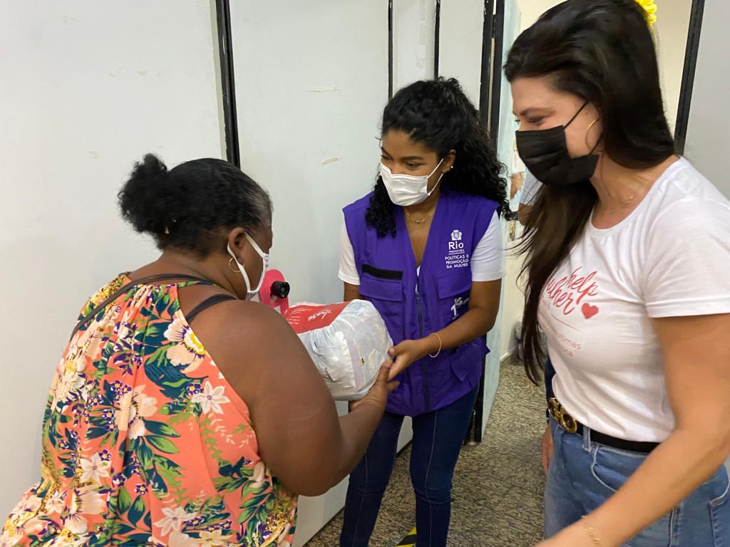 Joyce Trindade e Michele Pin entregam cestas básicas para mulheres em situação de vulnerabilidade - Divulgação